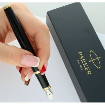 Stylowe pióro wieczne Parker IM 1931652 – czarny lakier, złote wykończenia, eleganckie pudełko. Możliwość graweru. Idealny prezent biznesowy i osobisty.6.jpg